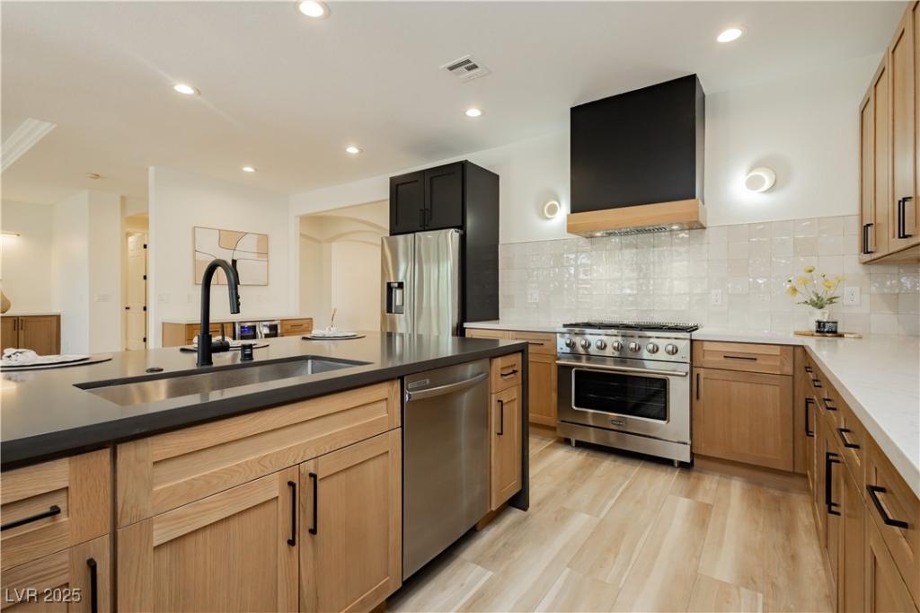 MLS #2700809 image #0