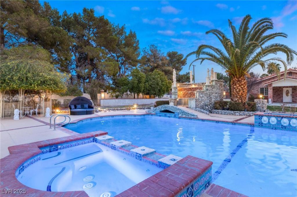 MLS #2718688 image #0