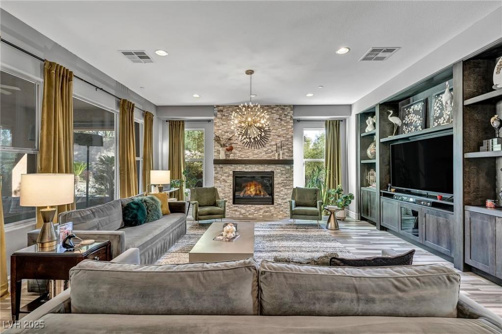 MLS #2722406 image #0