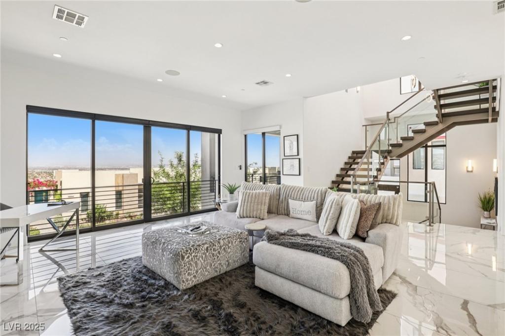 MLS #2726424 image #0