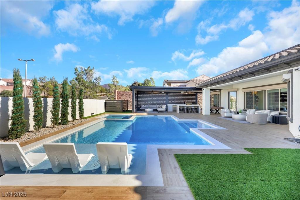 MLS #2736920 image #0