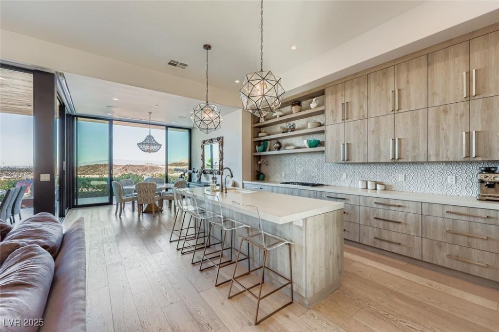 MLS #2738641 image #0