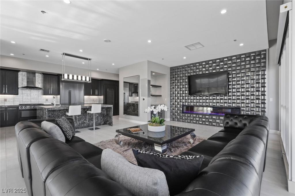 MLS #2741624 image #0