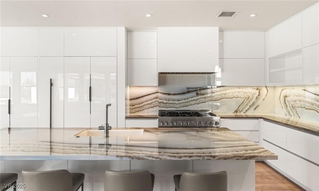 MLS #2743370 image #0