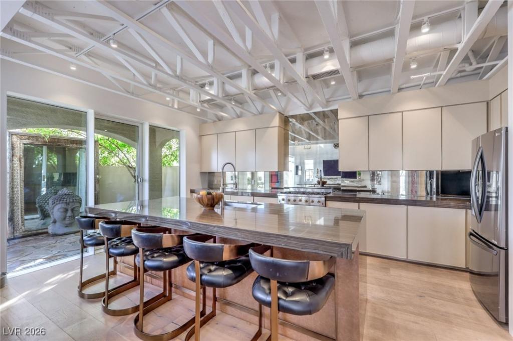 MLS #2745569 image #0