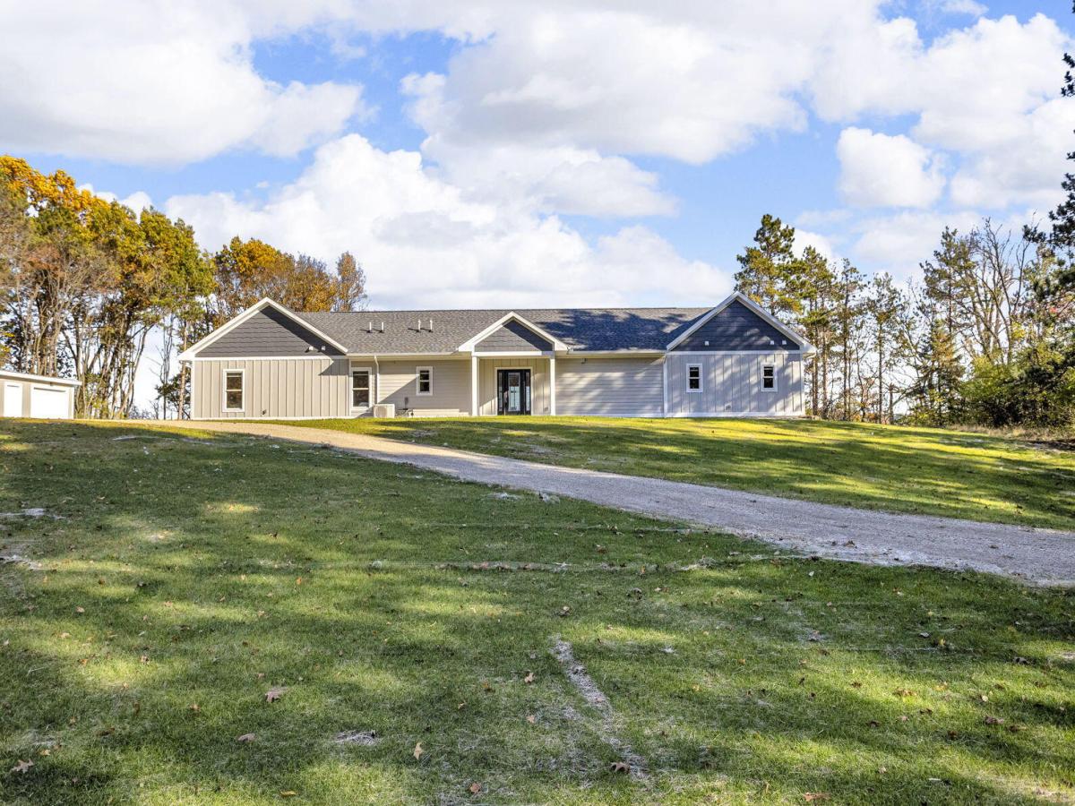 MLS #26012462 image #0