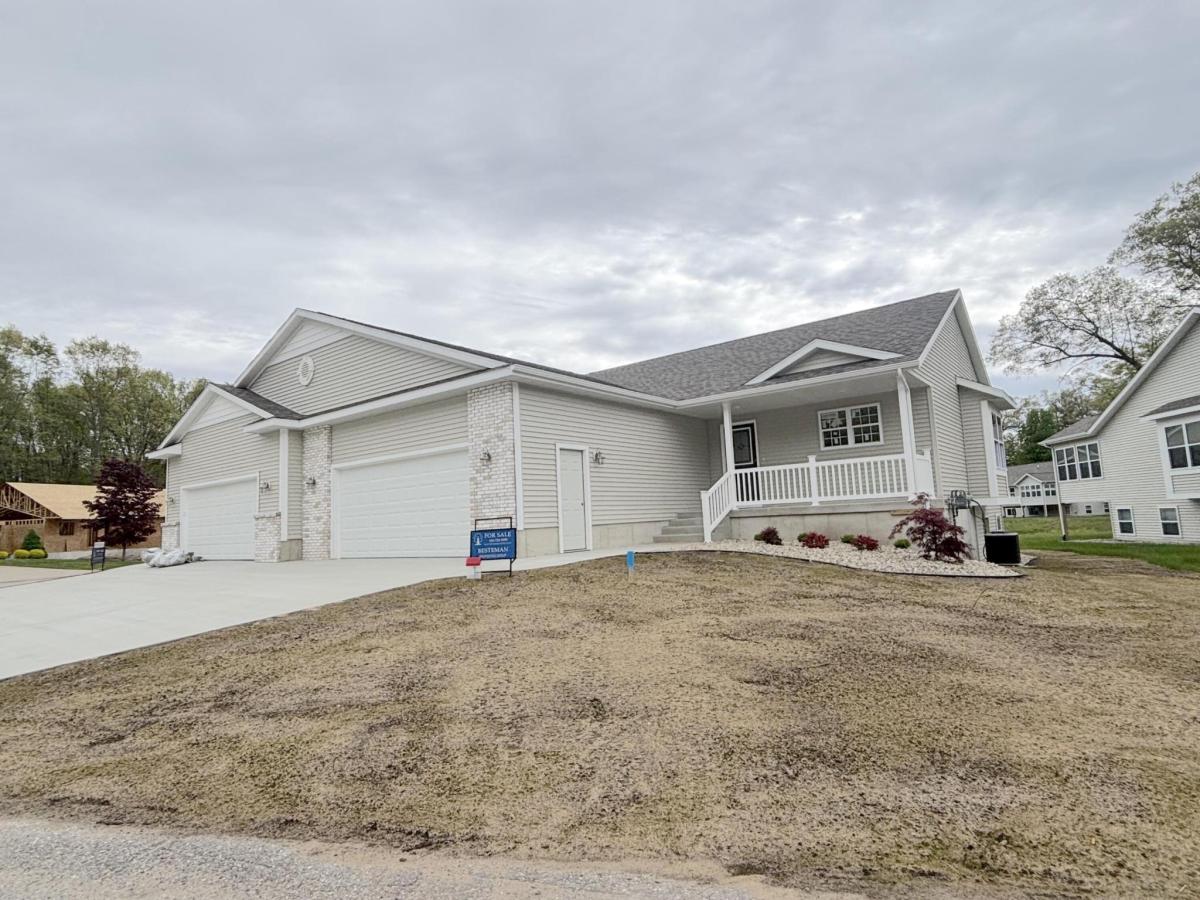 MLS #26016966 image #0