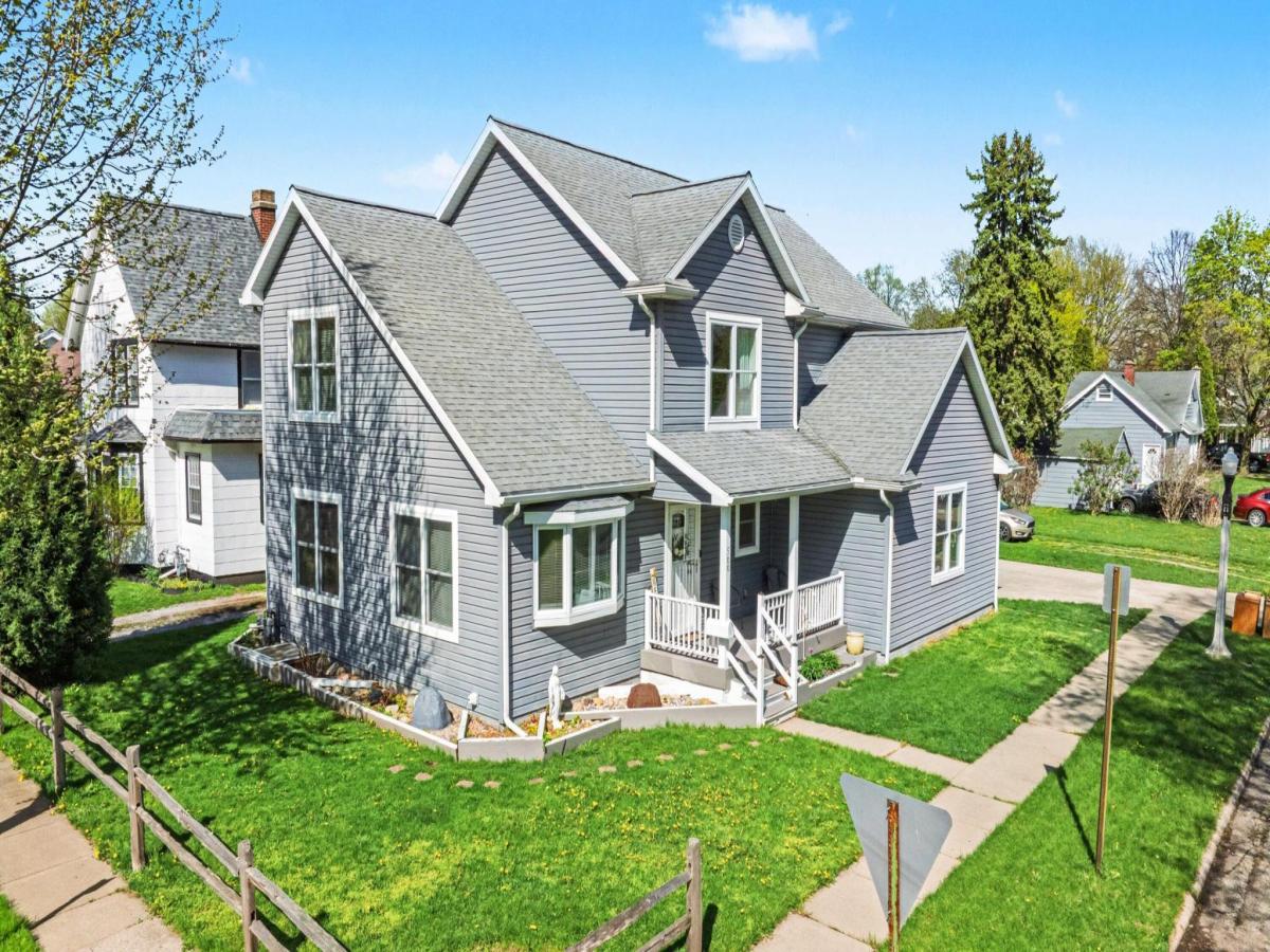 MLS #26017212 image #0