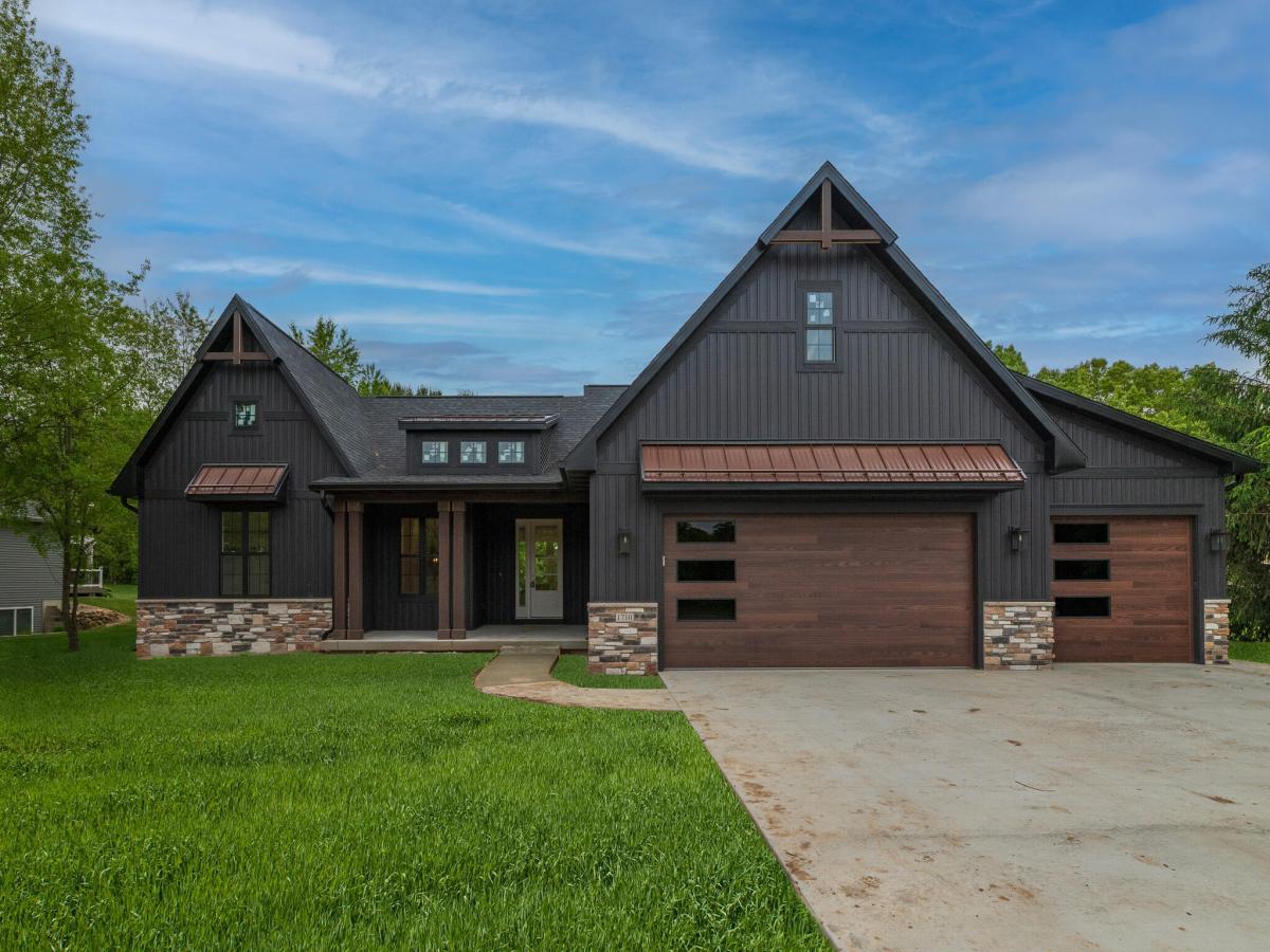 MLS #26018636 image #0