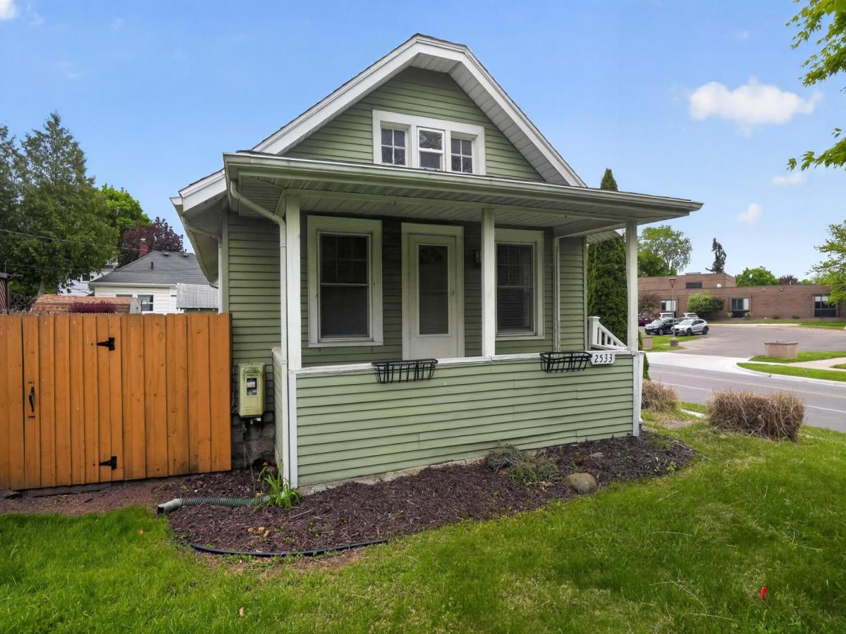 MLS #26022030 image #0