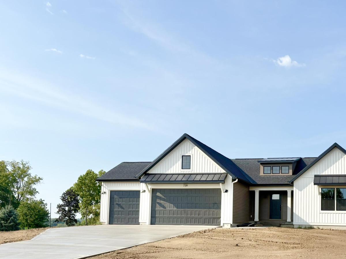 MLS #26025556 image #0