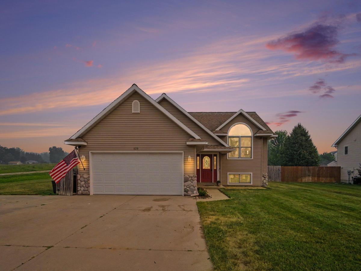 MLS #26037033 image #0