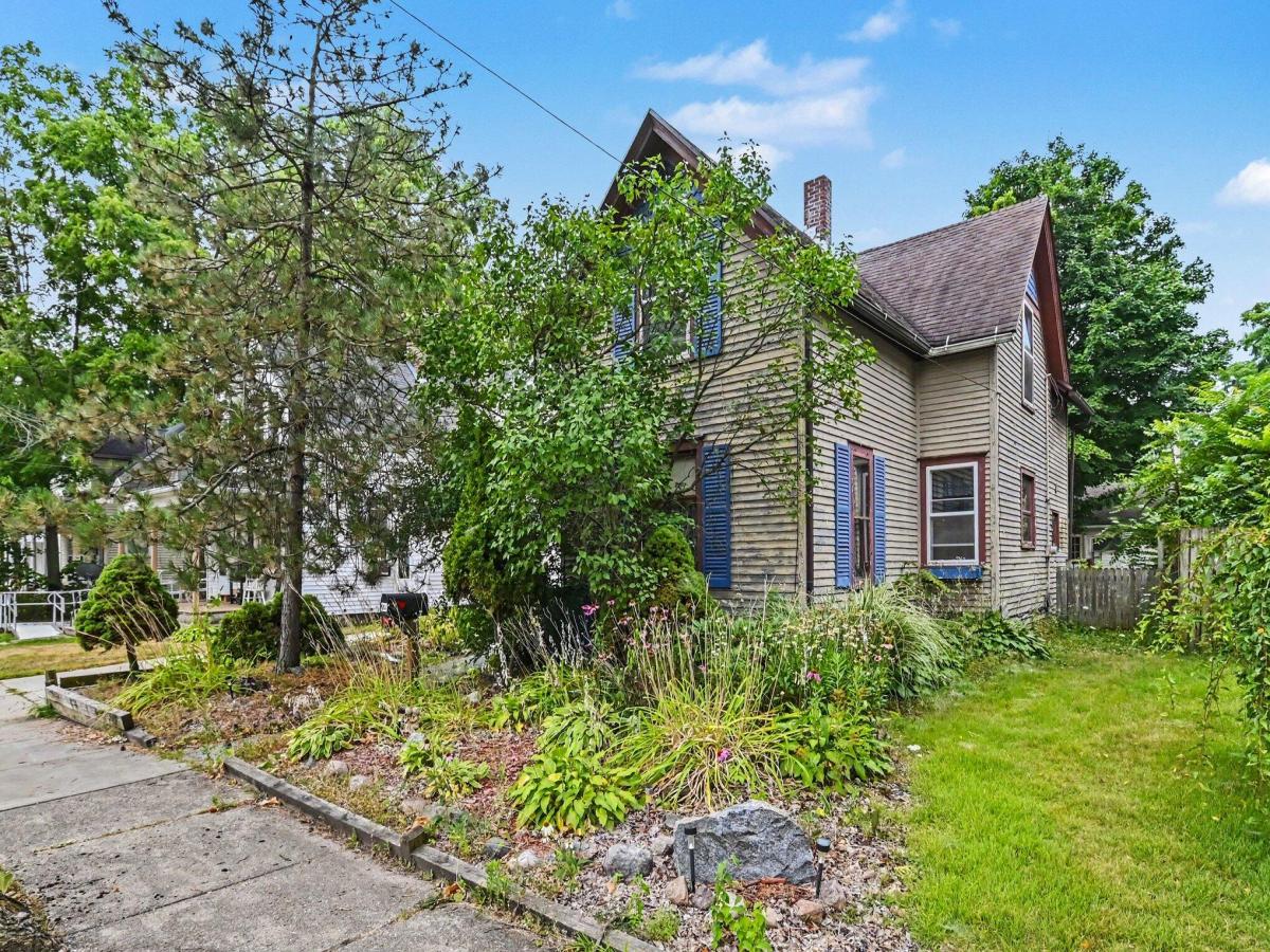 MLS #26037946 image #0