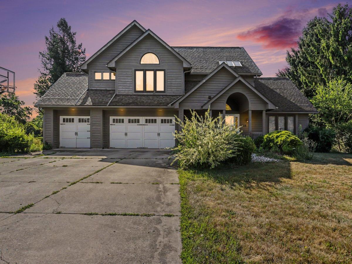 MLS #26037959 image #0