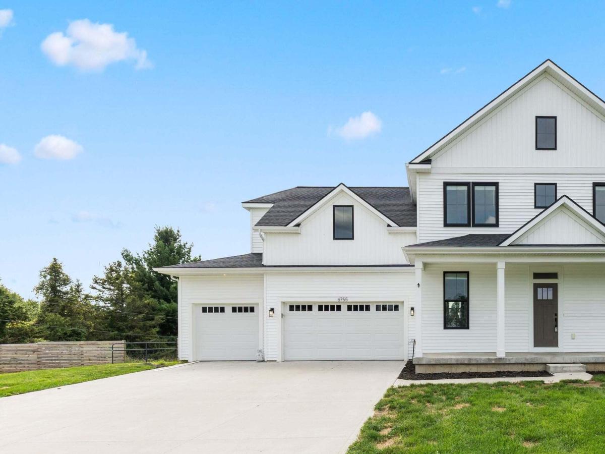MLS #26044333 image #0