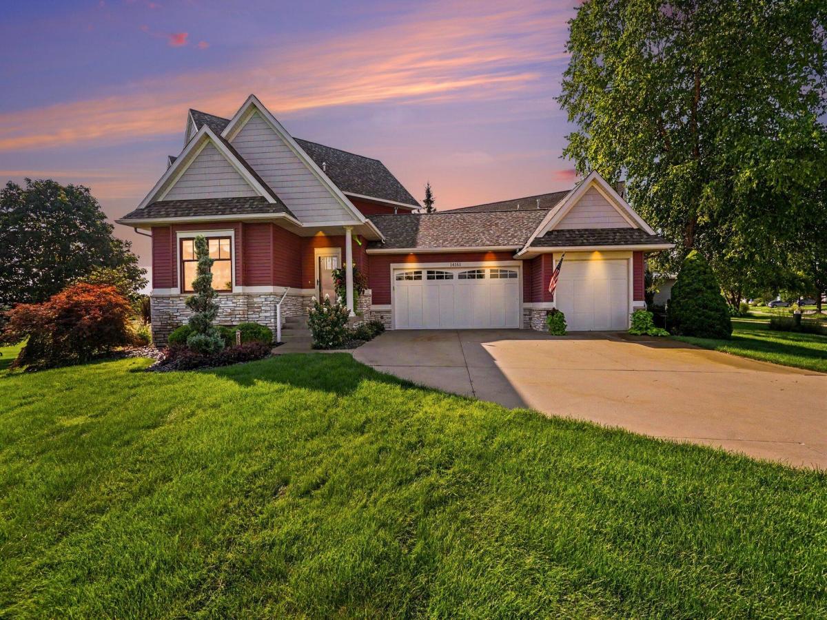 MLS #26044607 image #0