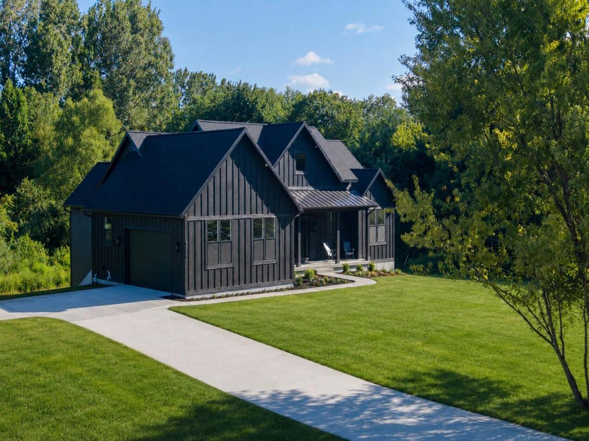 MLS #26044914 image #0
