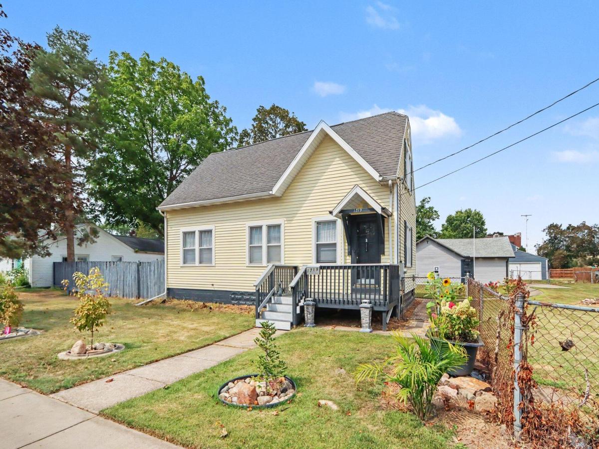 MLS #26045362 image #0