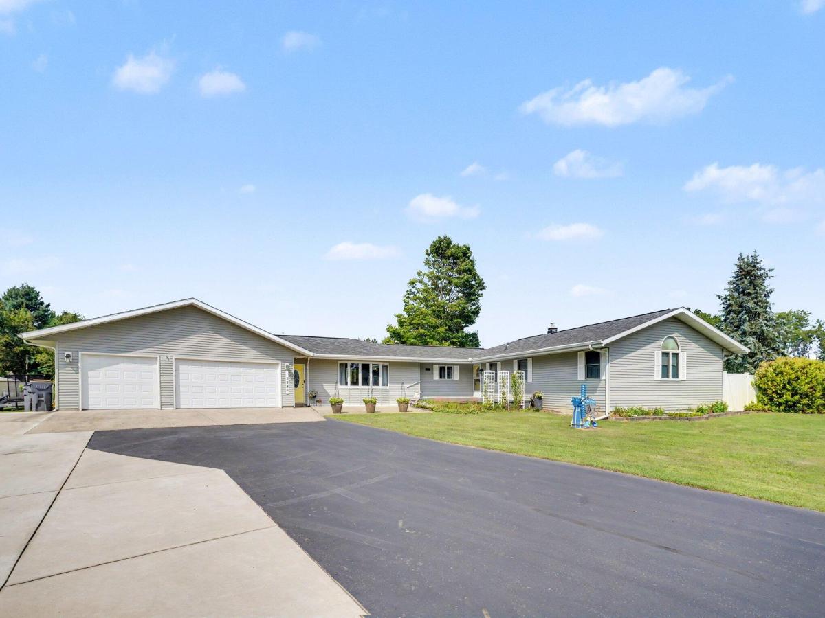 MLS #26045940 image #0