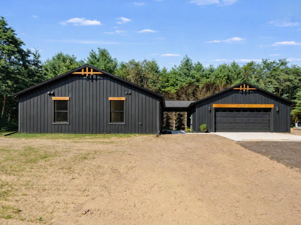 MLS #26045962 image #0