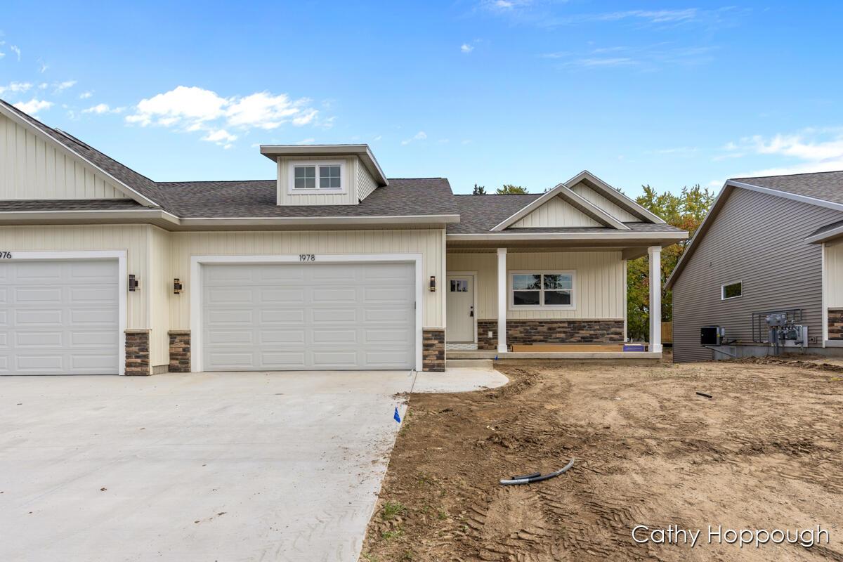 MLS #26046955 image #0