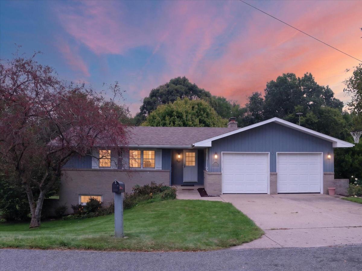 MLS #26049460 image #0