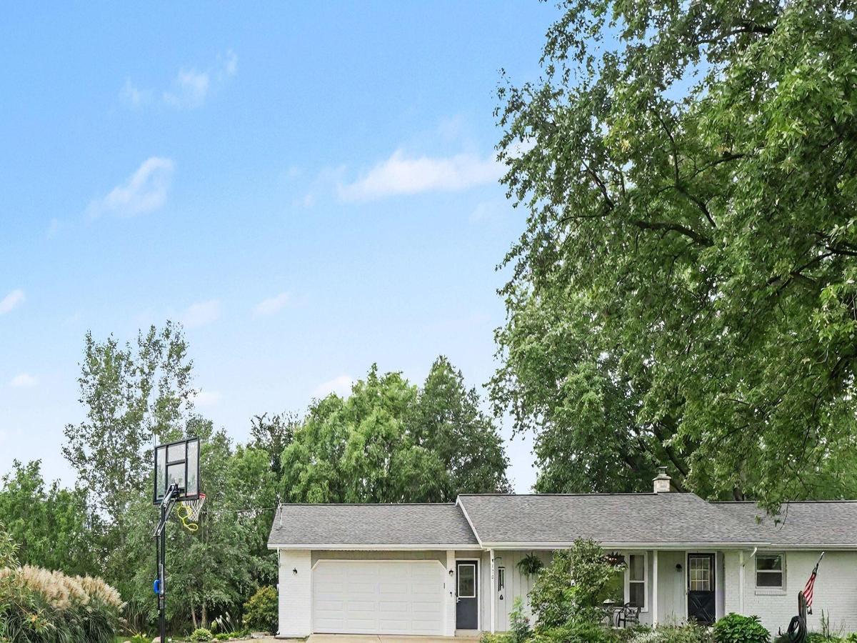MLS #26049602 image #0
