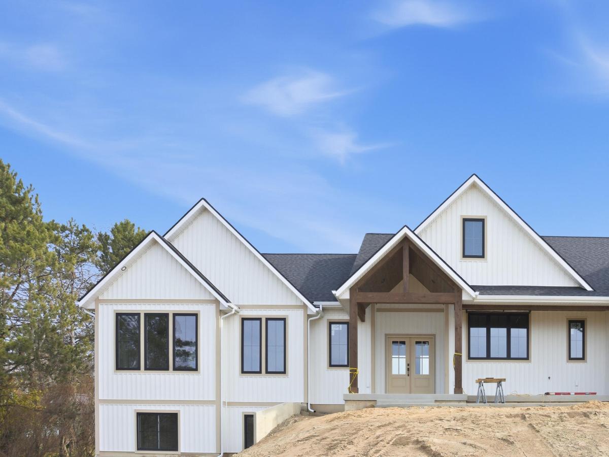 MLS #26051746 image #0