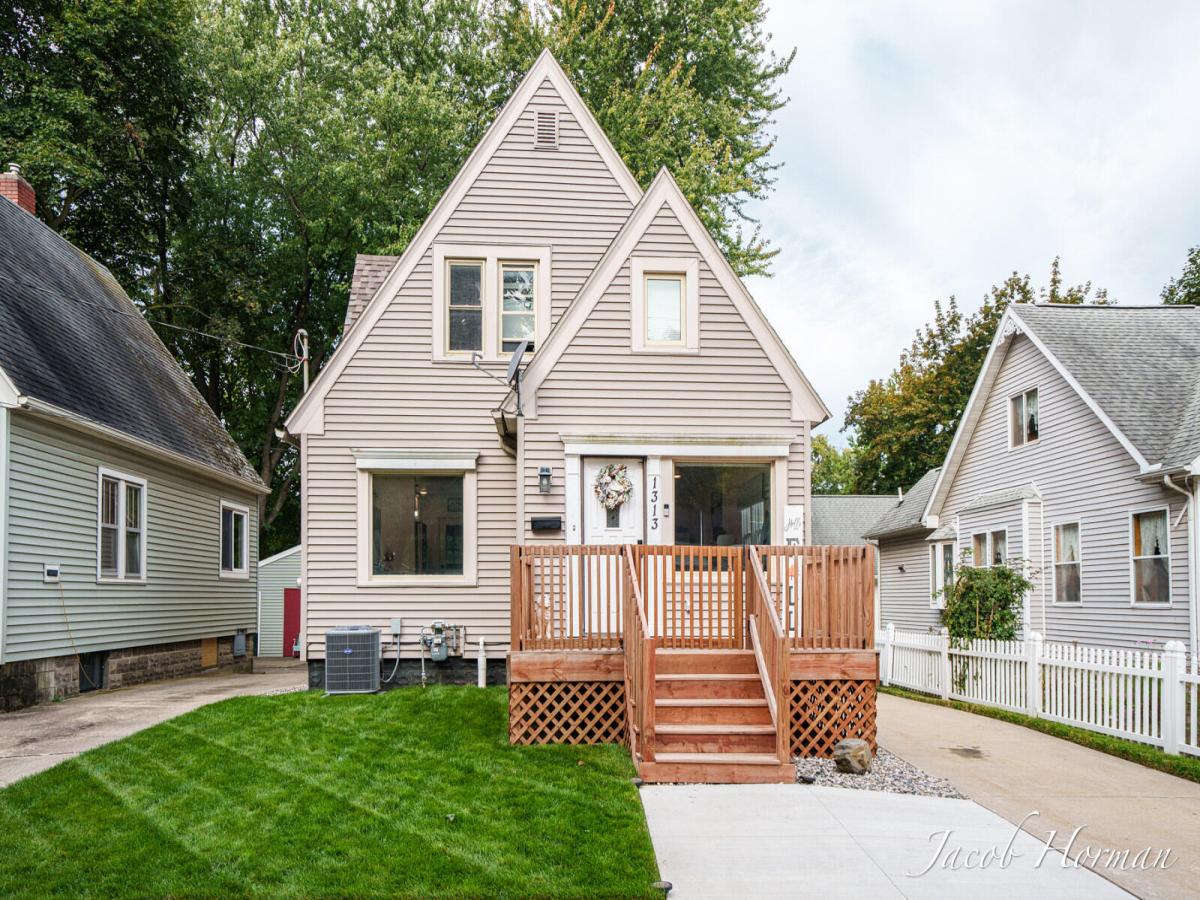 MLS #26051832 image #0