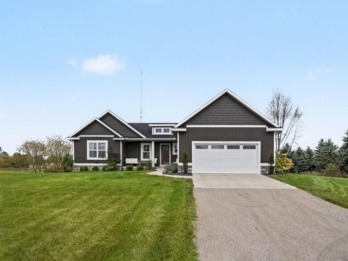 MLS #26056393 image #0