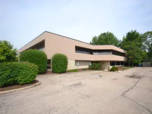 2555 W Lincoln Highway #102 Olympia Fields IL 60461 MLS #MRD12369180 46 broker reciprocity