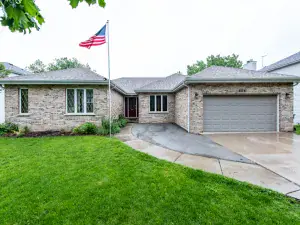 9321 S Avers Avenue Evergreen Park IL 60805 MLS #MRD12446852 62 broker reciprocity