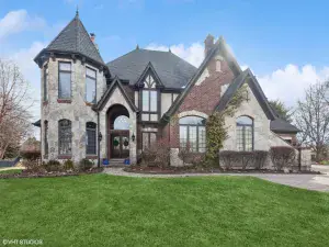 20 Pinnacle Court Naperville IL 60565 MLS #MRD12486354 44 broker reciprocity
