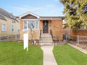 9041 S East End Avenue Chicago IL 60617 MLS #MRD12473950 60 broker reciprocity