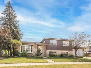 6858 Riverside Drive Berwyn IL 60402 MLS #MRD12477975 50 broker reciprocity
