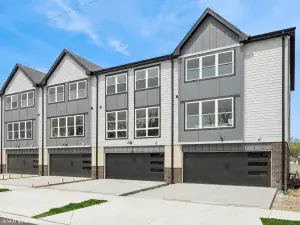 5813 W Cornelia Avenue Chicago IL 60634 MLS #MRD12503205 60 broker reciprocity