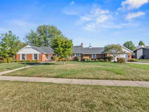 2104 Georgetown Circle Champaign IL 61821 MLS #MRD12498202 52 broker reciprocity