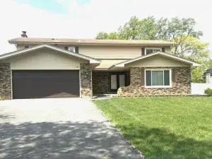 9321 S Avers Avenue Evergreen Park IL 60805 MLS #MRD12446852 50 broker reciprocity