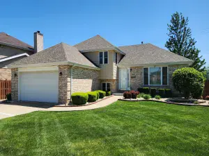 5735 Dover Road Oak Forest IL 60452 MLS #MRD12488457 60 broker reciprocity