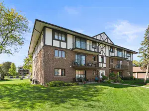 400 VILLAGE Circle #102 Willow Springs IL 60480 MLS #MRD12453121 60 broker reciprocity