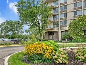 23 King Arthur Court #6 Northlake IL 60164 MLS #MRD12458354 60 broker reciprocity