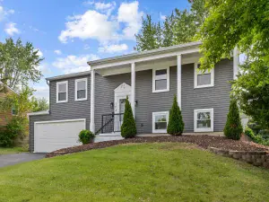 1060 Warwick Lane Elk Grove Village IL 60007 MLS #MRD12430935 60 broker reciprocity