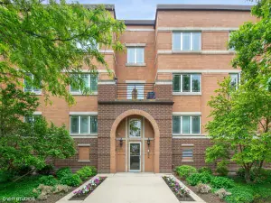 9396 Landings Lane #605 Des Plaines IL 60016 MLS #MRD12376151 60 broker reciprocity