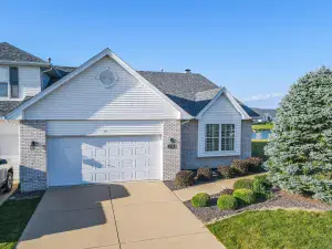 32 N Walnut Street Manteno IL 60950 MLS #MRD12499122 48 broker reciprocity