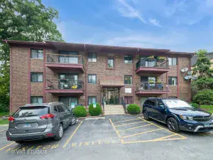 11 6th Avenue #2A La Grange IL 60525 MLS #MRD12502171 56 broker reciprocity