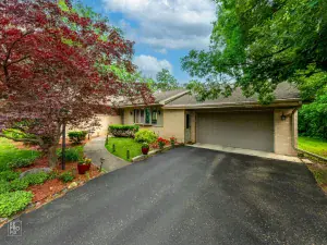 700 W Pleasant Avenue Villa Park IL 60181 MLS #MRD12449595 60 broker reciprocity