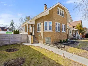 4530 S Woodlawn Avenue #101 Chicago IL 60653 MLS #MRD12488060 62 broker reciprocity
