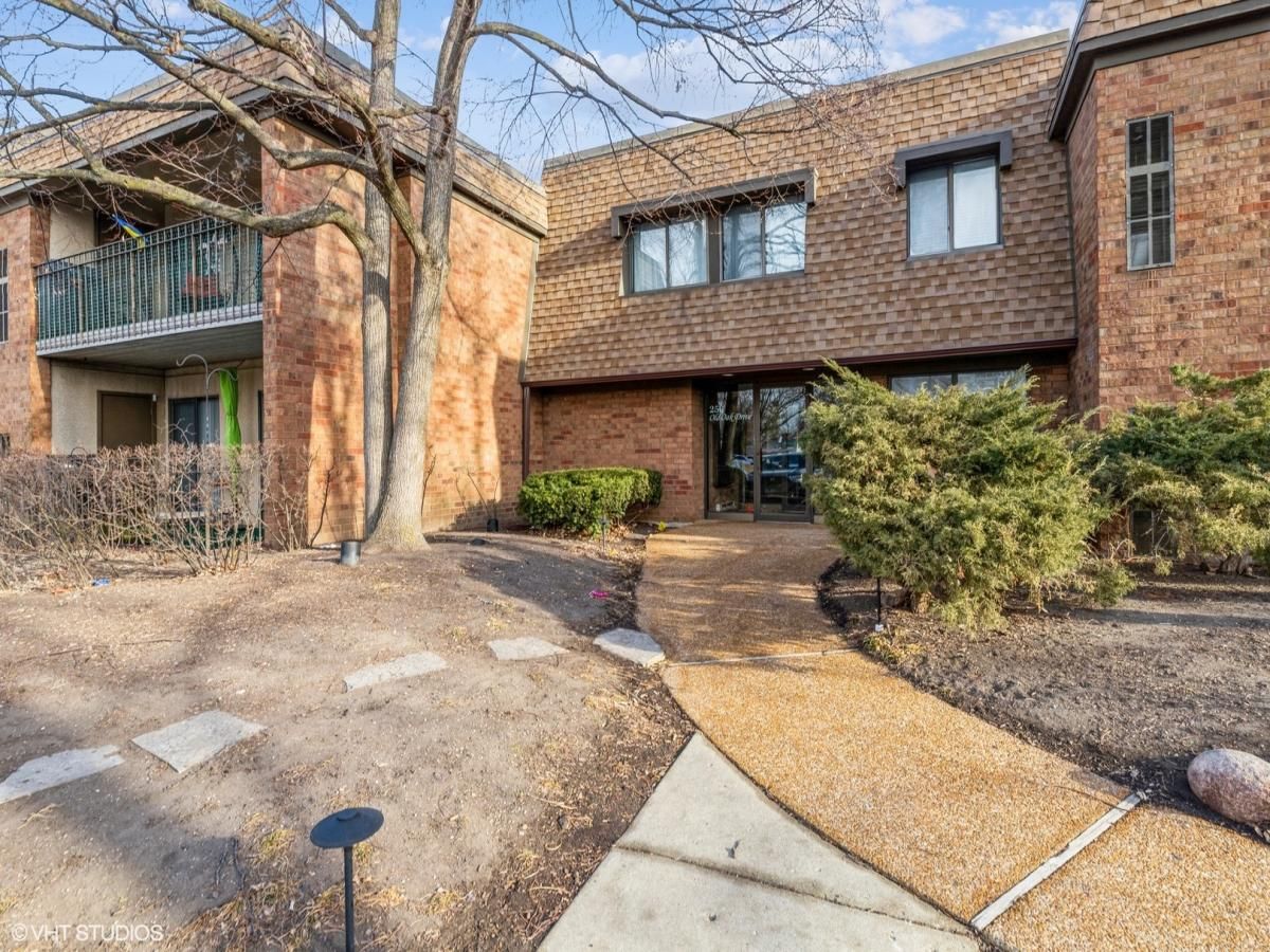 250 Old Oak Drive #275 Buffalo Grove IL 60089 MLS #MRD12400603 45 MLS #MRD12400603 image #0