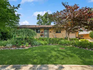 1517 White Trail Elk Grove Village IL 60007 MLS #MRD12486147 58 broker reciprocity