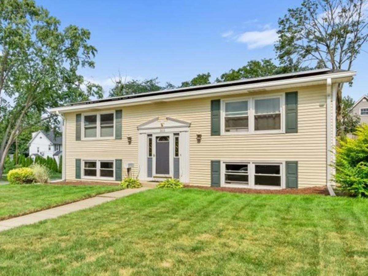 303 S President Street Wheaton IL 60187 MLS #MRD12410321 45 MLS #MRD12410321 image #0
